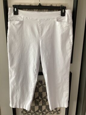 White Capri Pull-On Pants.  Time and True sz. 12/14